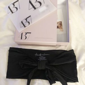 437 Leo top